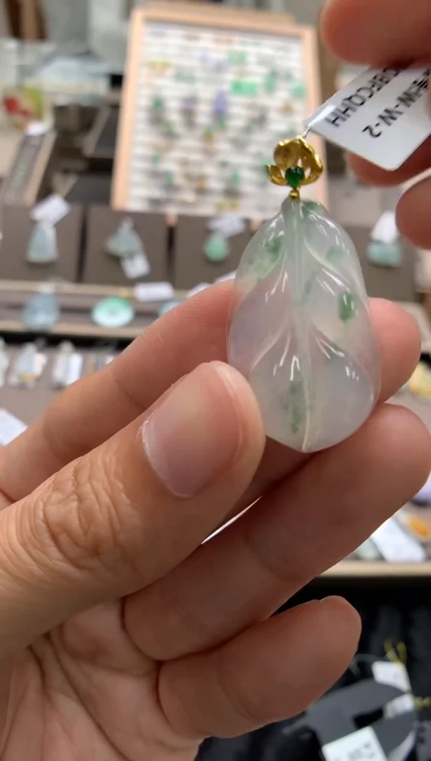 颈饰18K金镶嵌翡翠叶子