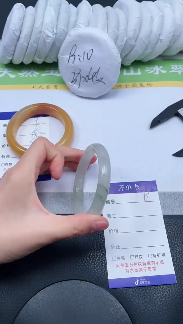 【闪购商品】石英质玉手镯未镶嵌A6-58.4