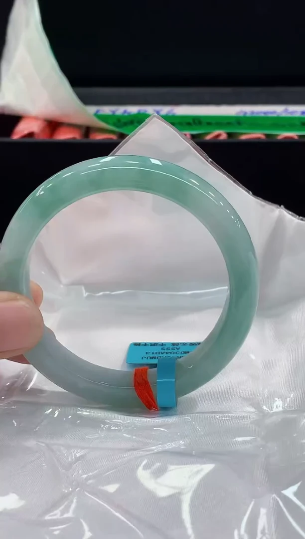 翡翠手镯未镶嵌手镯