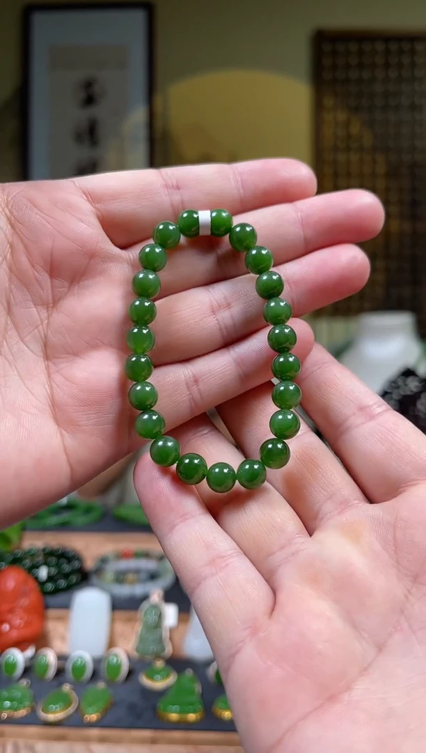 颈饰未镶嵌和田玉（碧玉）±8mm微黑点冰胶辣绿单圈23颗