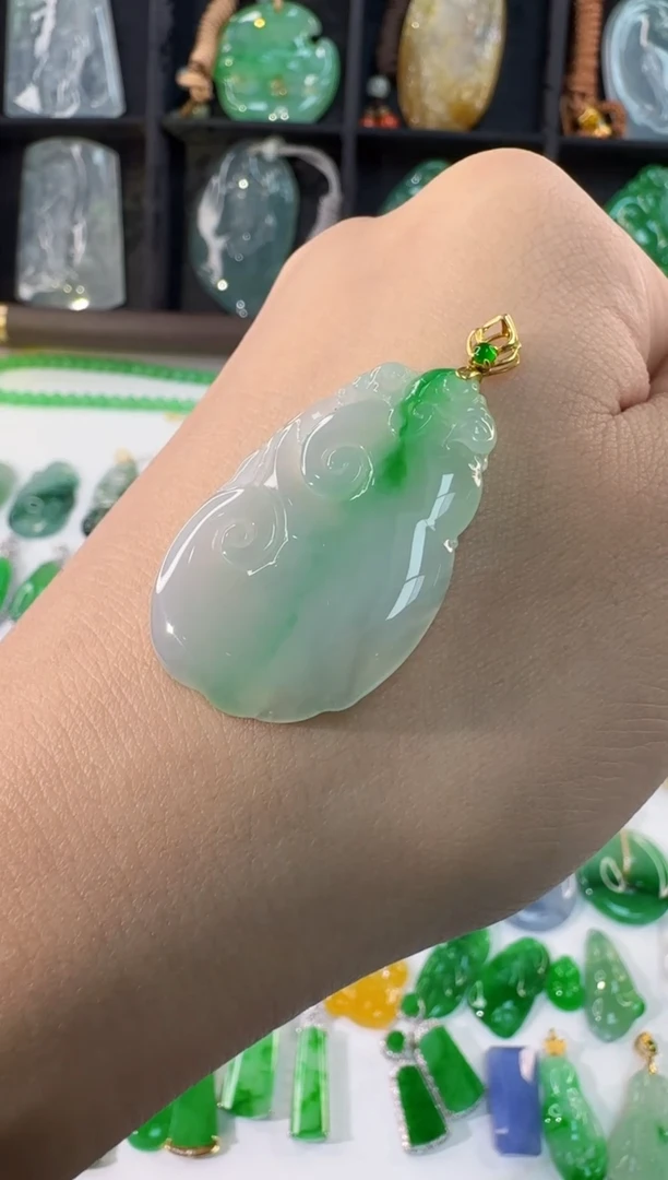 颈饰18K金镶嵌翡翠缅甸A货翡翠