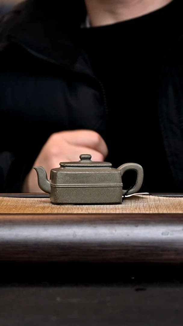 【闪购商品】紫砂茶壶BW9363 全手小四方玉带 青段