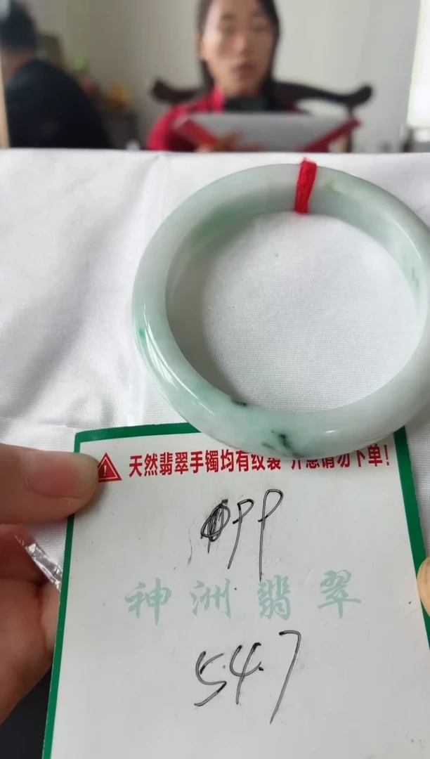 翡翠手镯未镶嵌翡翠手镯