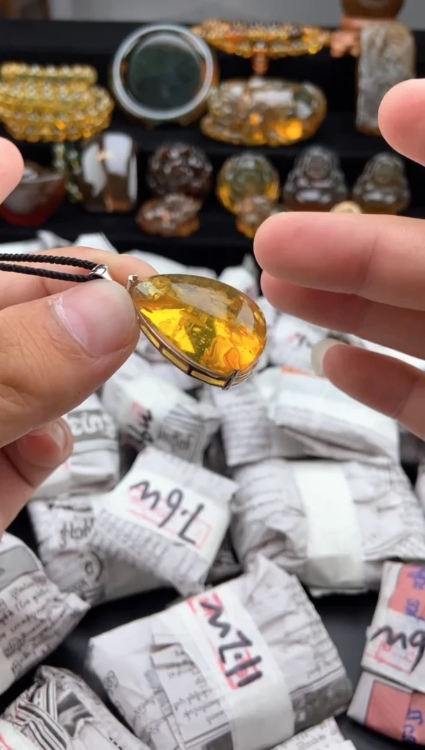 未镶嵌颈饰琥珀花珀水滴吊坠