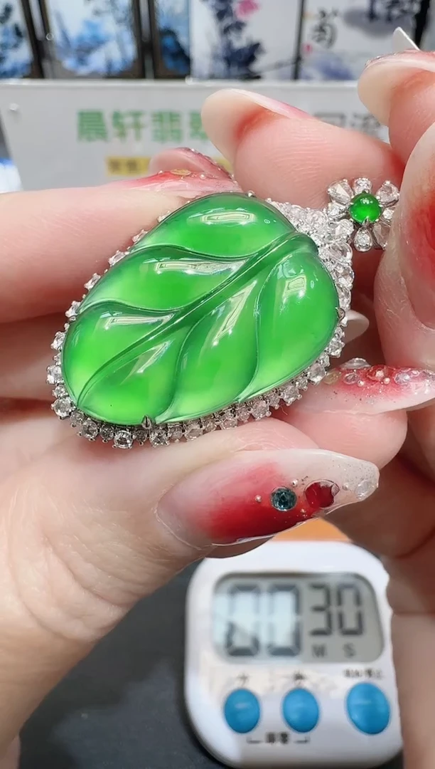 颈饰18K金镶嵌翡翠寄售回流，24小时鉴赏期