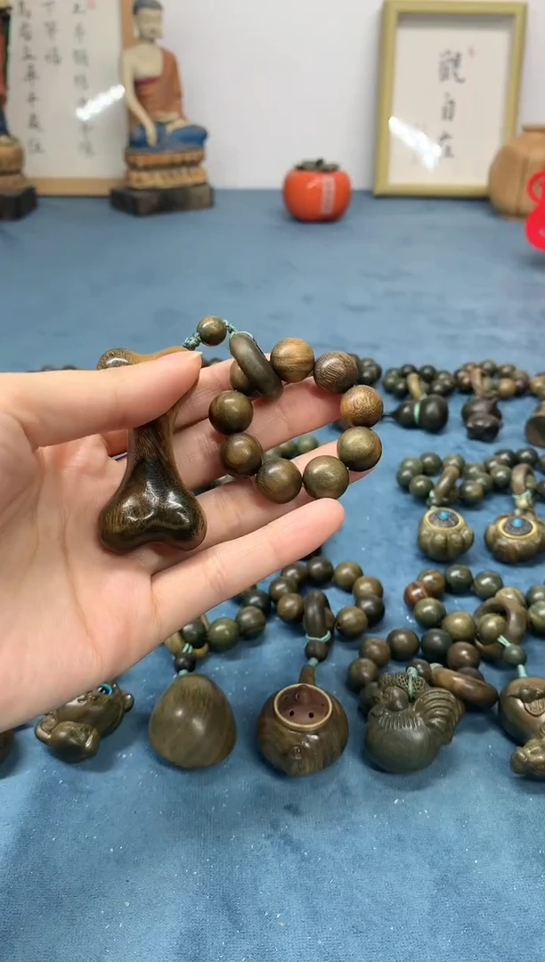 【闪购商品】维腊木（绿檀）把件骨头按摩棒