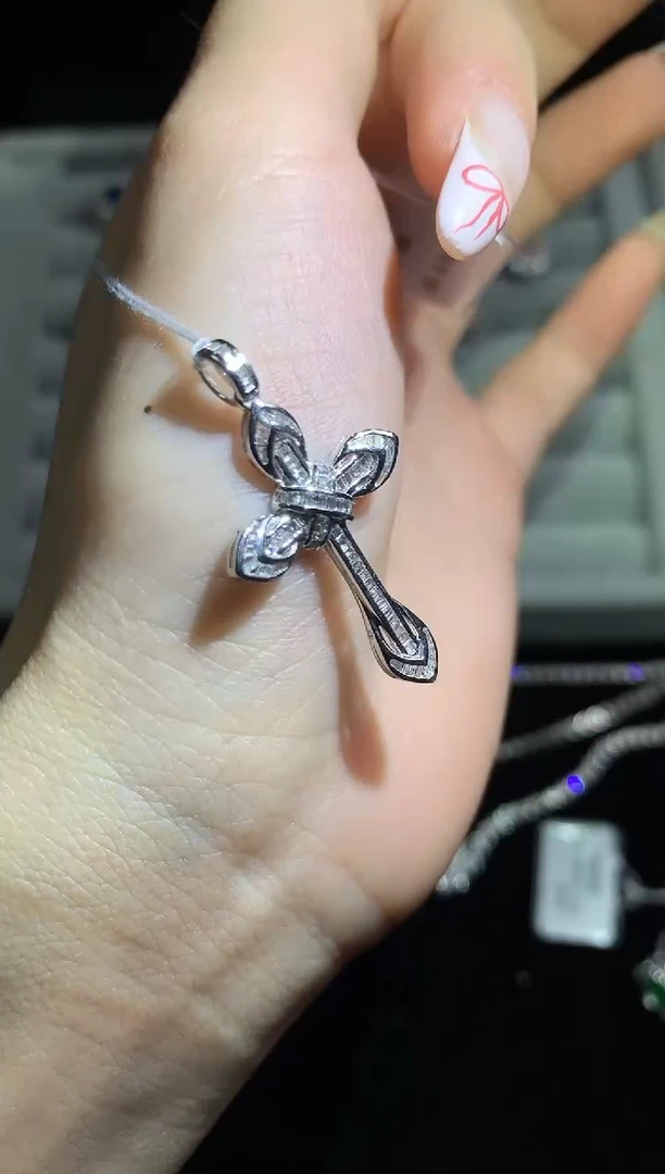 吊坠铂Pt950镶嵌钻石小柔甄选042