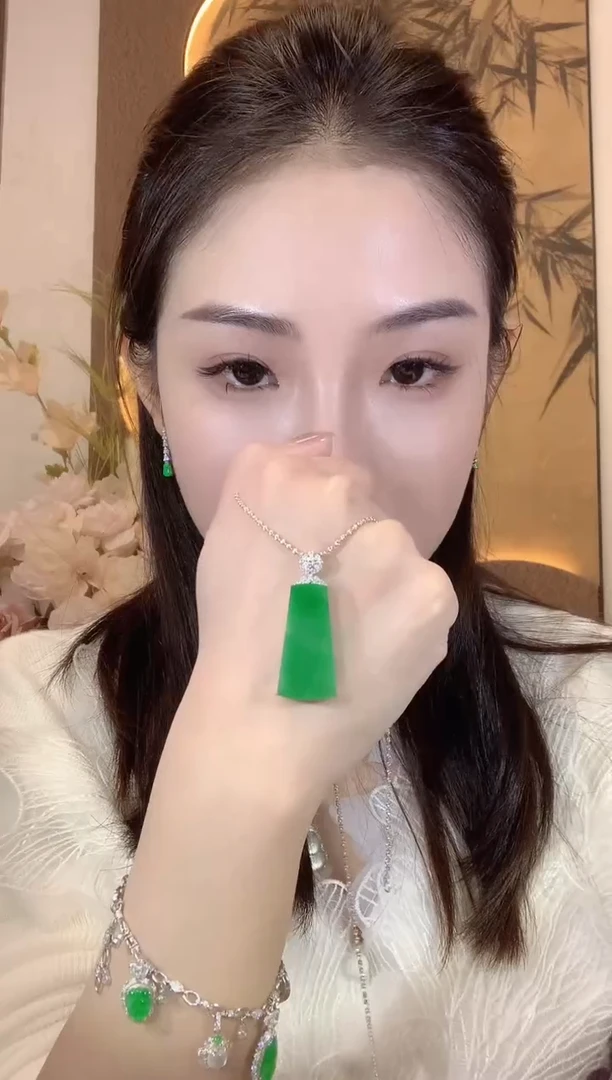 【闪购商品】翡翠吊坠(不含链)18K金镶嵌D16