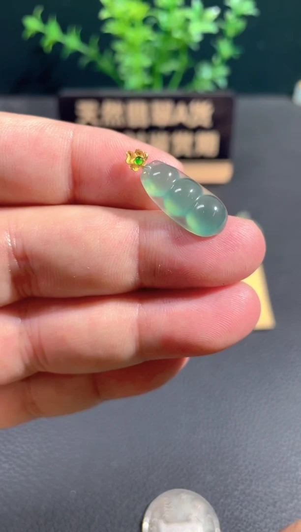 翡翠18K金镶嵌颈饰翡翠
