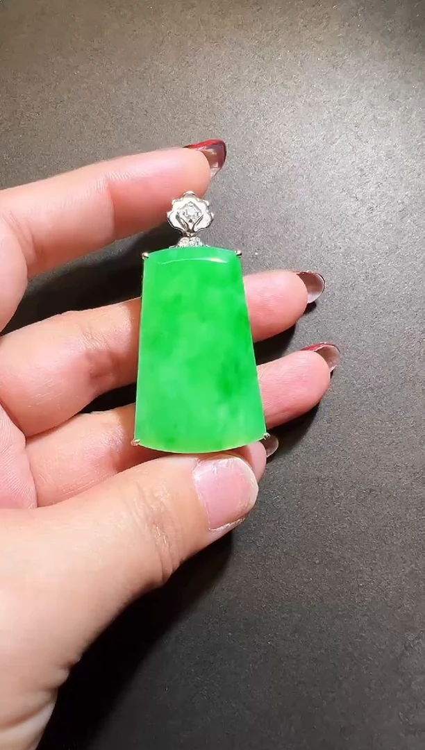 【闪购商品】翡翠颈饰18K金镶嵌翡翠无事牌吊坠