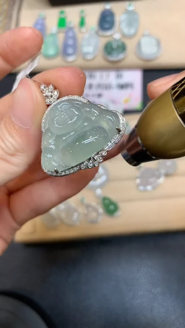 【闪购商品】翡翠颈饰18K金镶嵌佛公【无服务费】