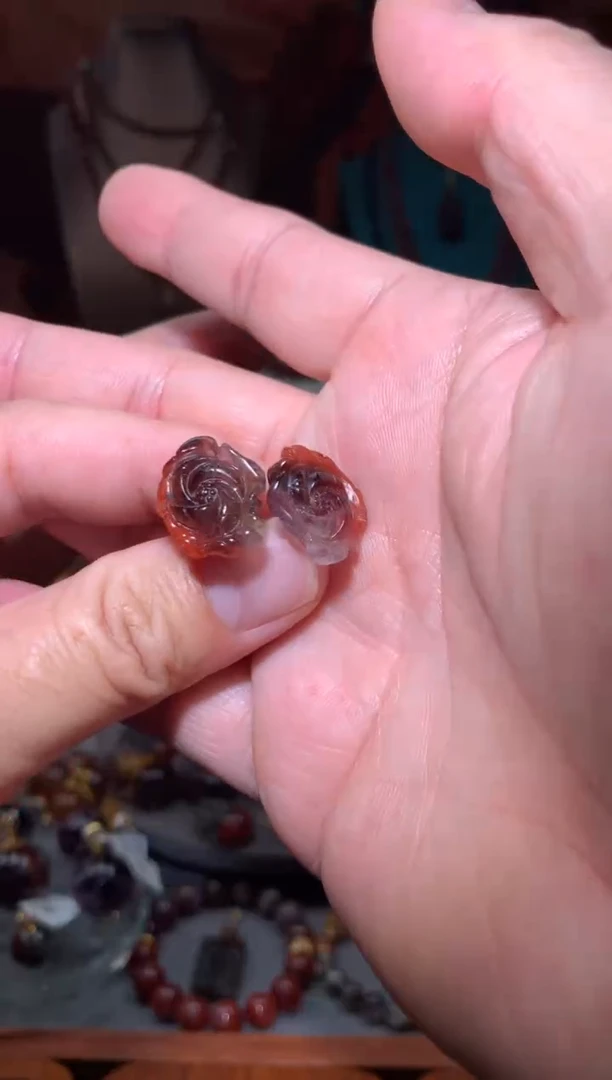 未镶嵌珠宝半成品水晶红极光牡丹耳钉，一对