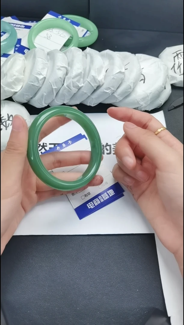 石英质玉手镯未镶嵌58-59