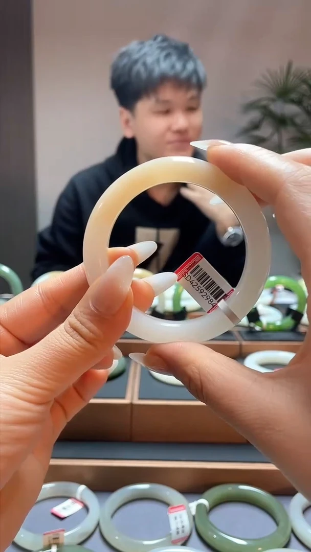 【闪购商品】和田玉手镯未镶嵌56藕粉糖42592984