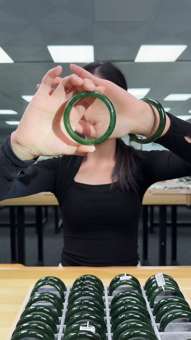 颈饰未镶嵌和田玉碧玉手镯 多样性发一