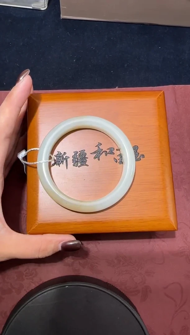 未镶嵌手镯和田玉且末糖白微色差54+手镯