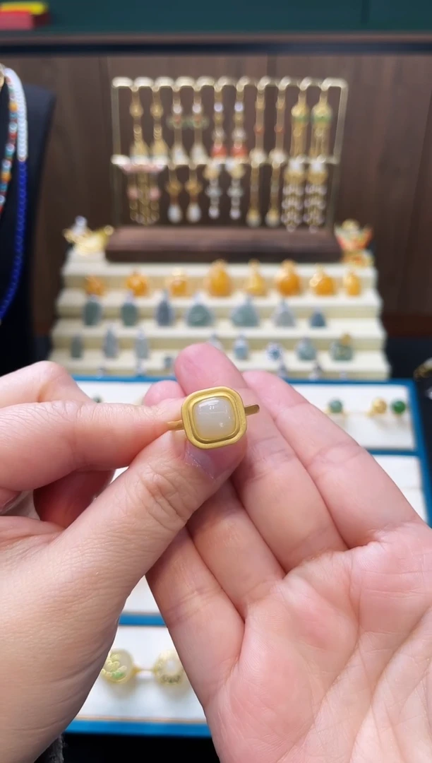 【闪购商品】和田玉戒指银S925镀金镶嵌方型吊坠
