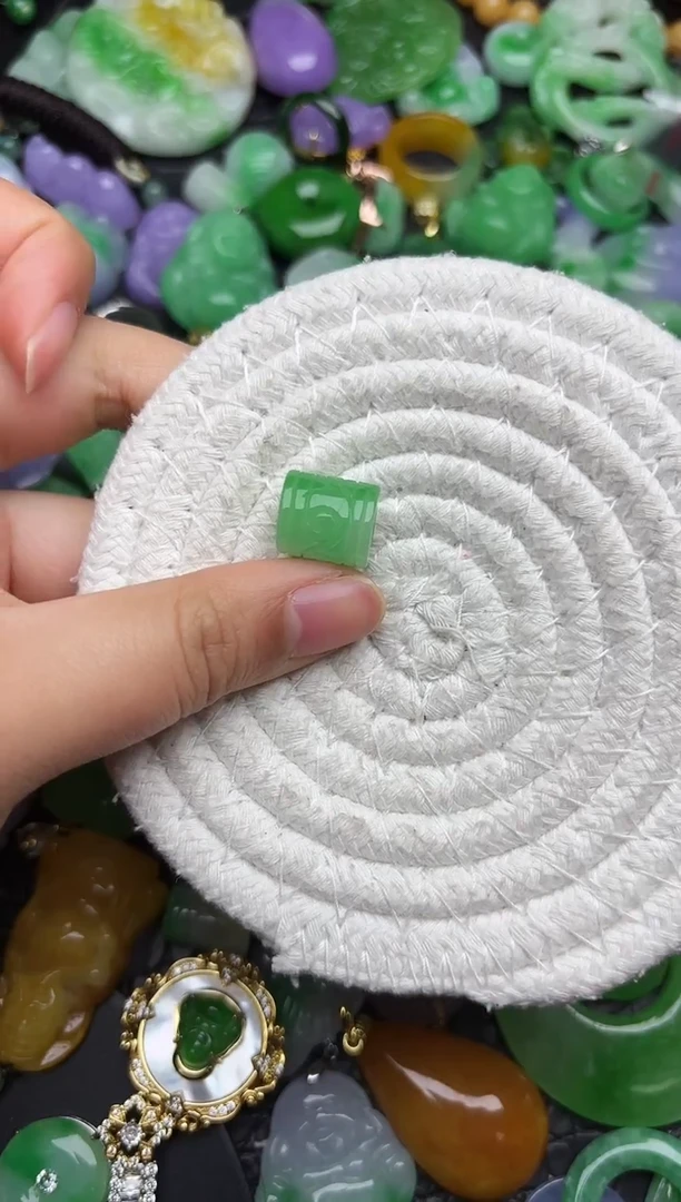 颈饰未镶嵌翡翠缅甸翡翠吊坠