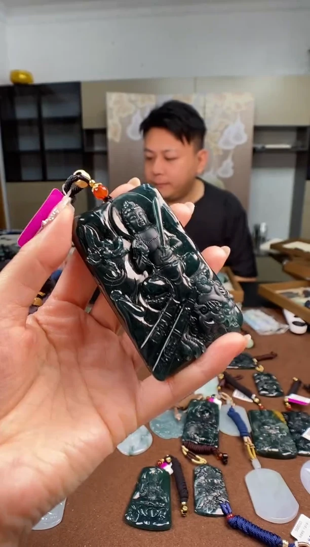 未镶嵌挂件翡翠 多样性发其一