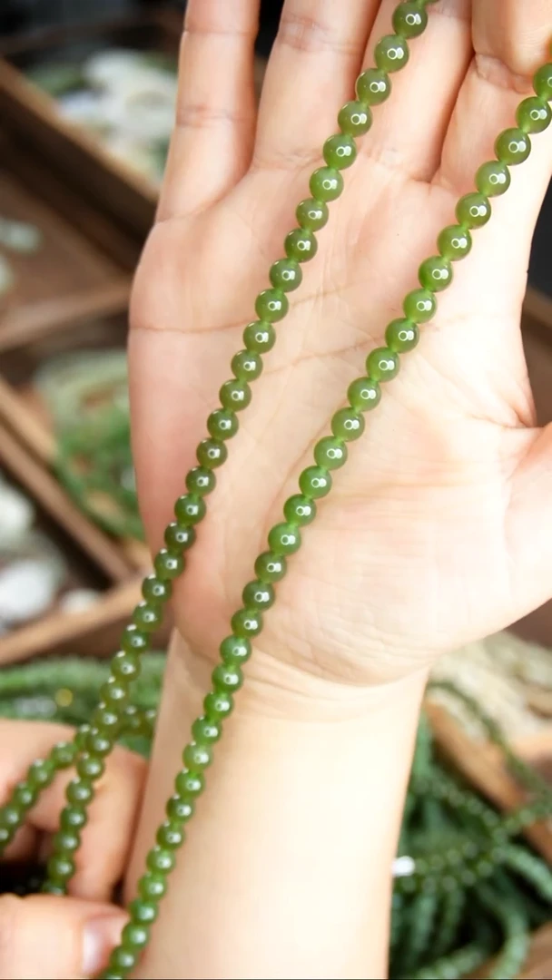 颈饰未镶嵌和田玉（碧玉）6MM