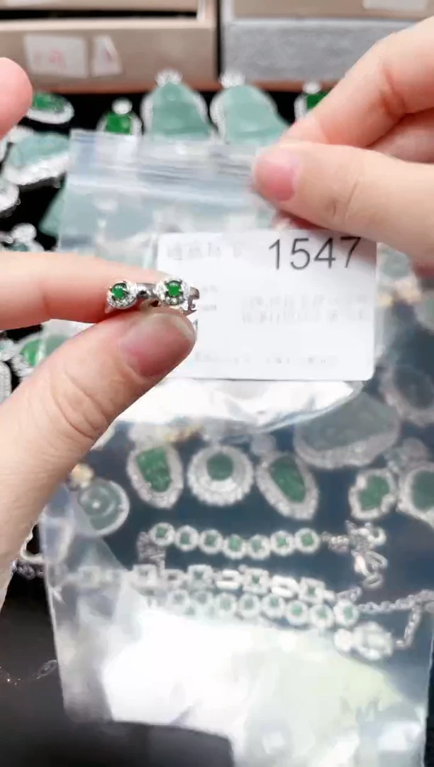 【闪购商品】翡翠颈饰未镶嵌1547赠皮绳