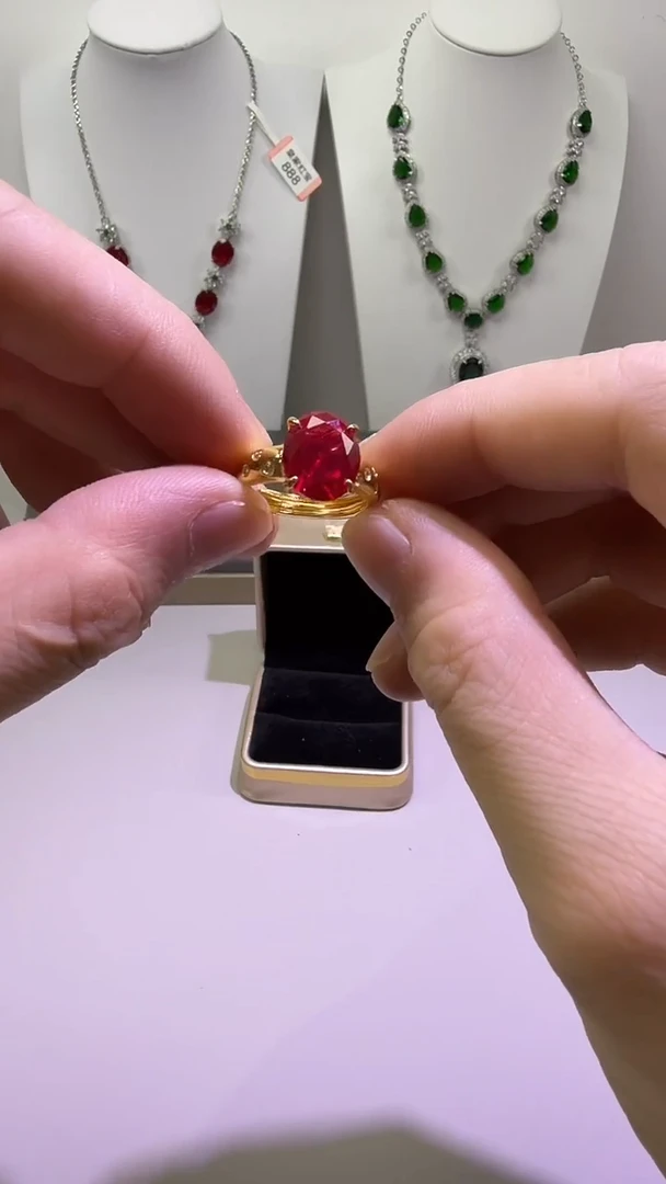 18K金镶嵌戒指红宝石88