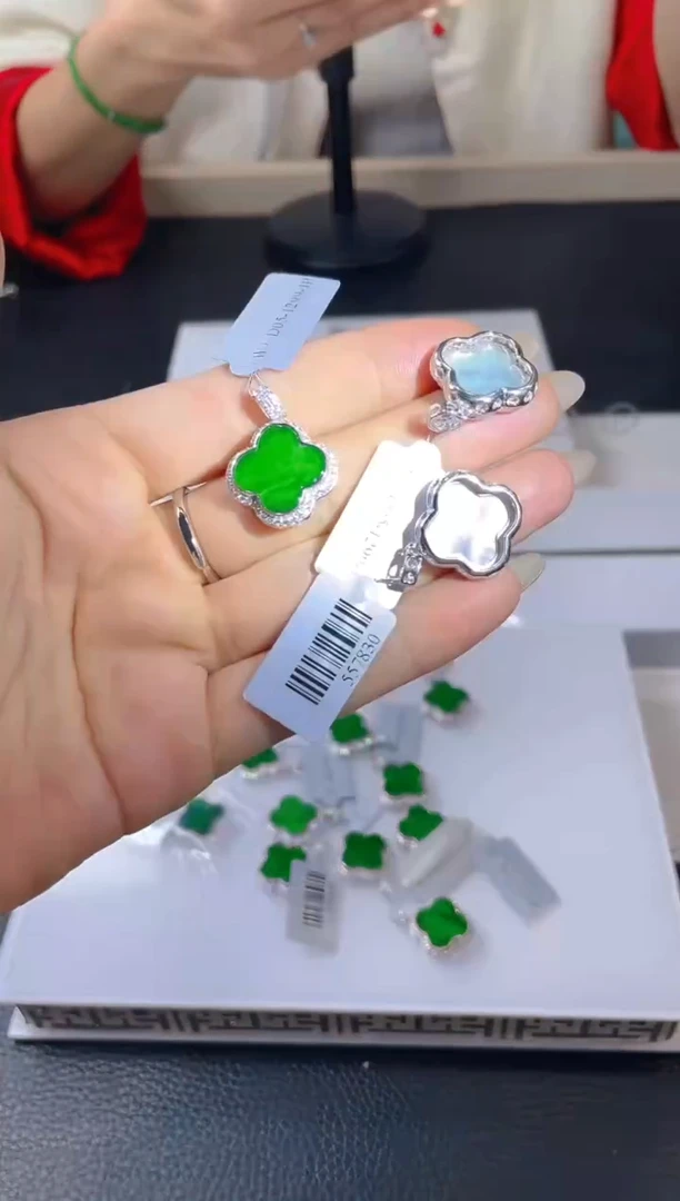 【闪购商品】翡翠吊坠(不含链)银S925镶嵌/557830/多样性发一