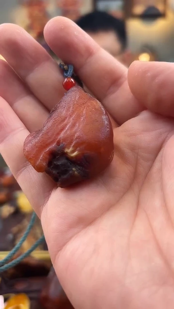 未镶嵌颈饰琥珀吊坠