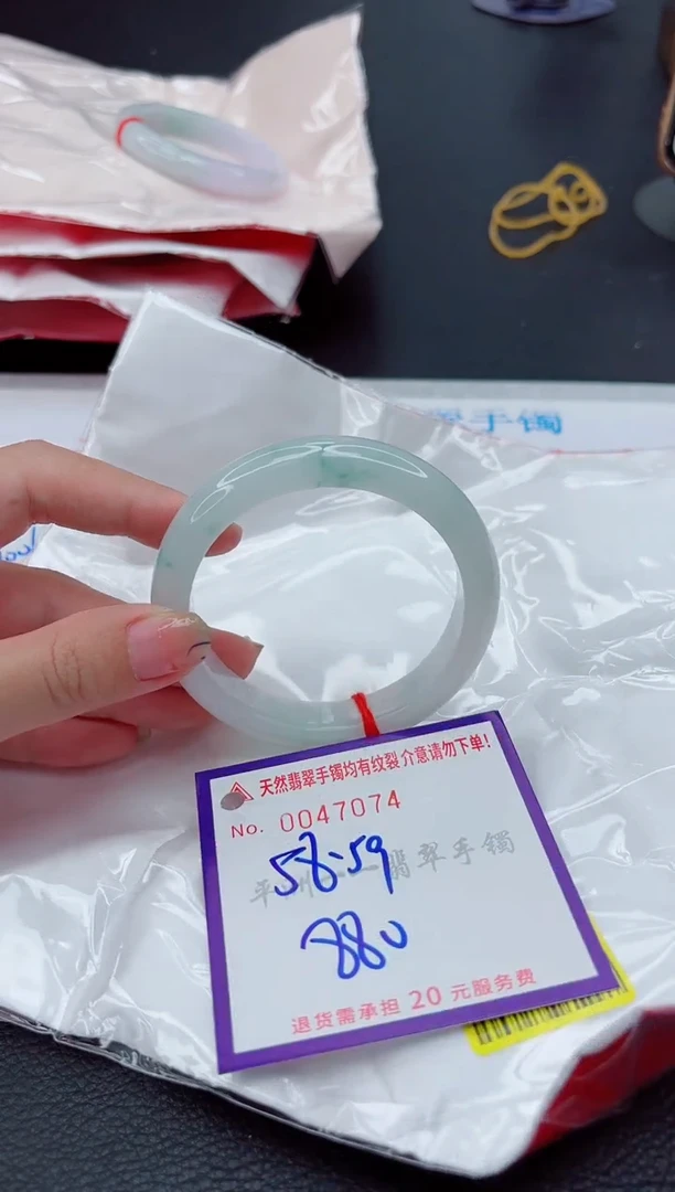 翡翠手镯未镶嵌1