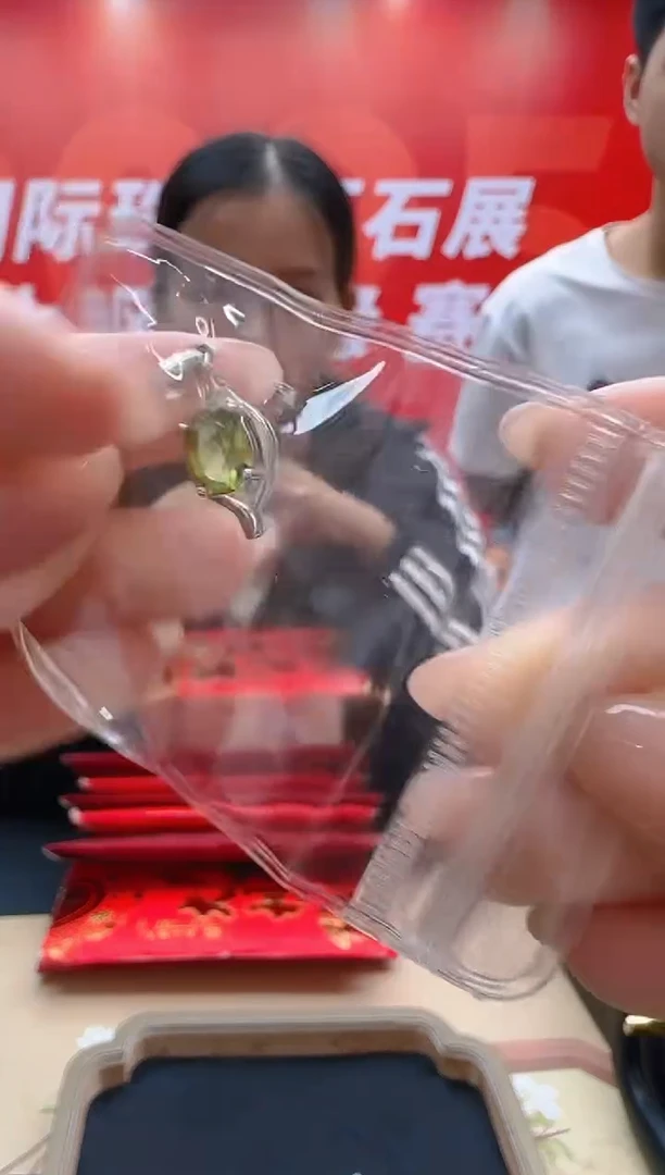 银S925镶嵌颈饰橄榄石吊坠