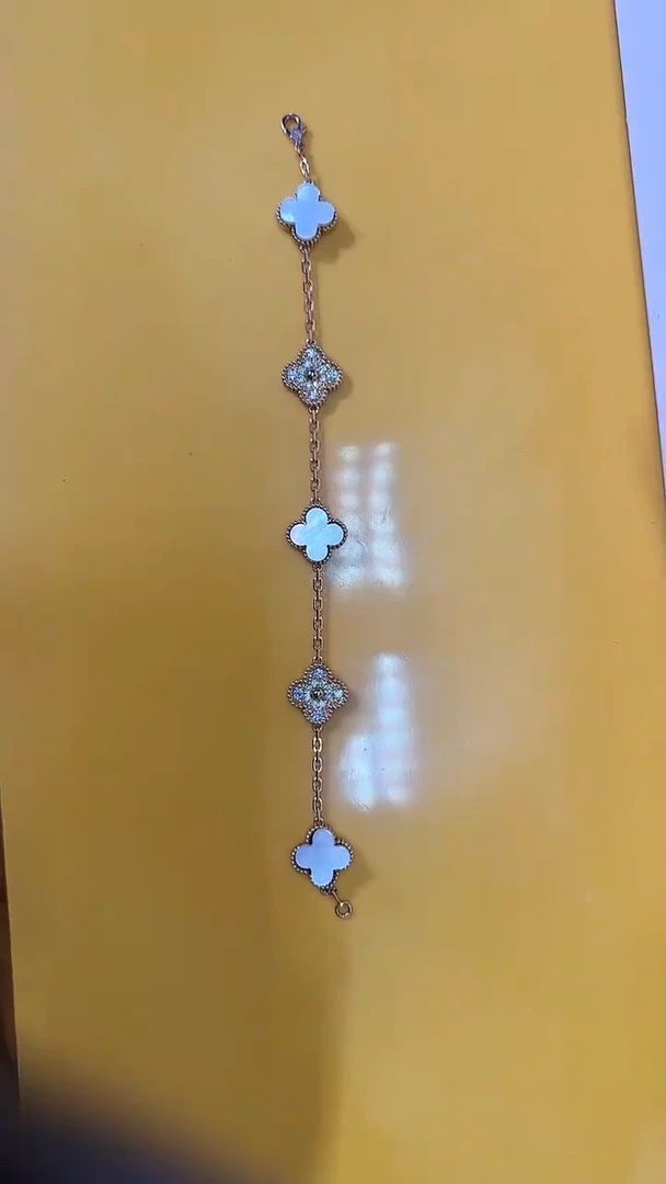 18K金镶嵌手链钻石k红