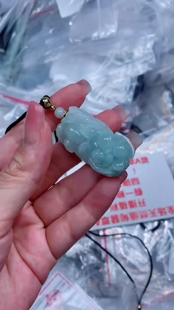 翡翠未镶嵌颈饰吊坠