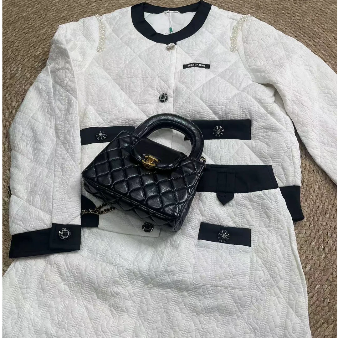 （送裙子）翻领短款黑色羽绒服菱形格宽松型休闲优等品长袖设计师款