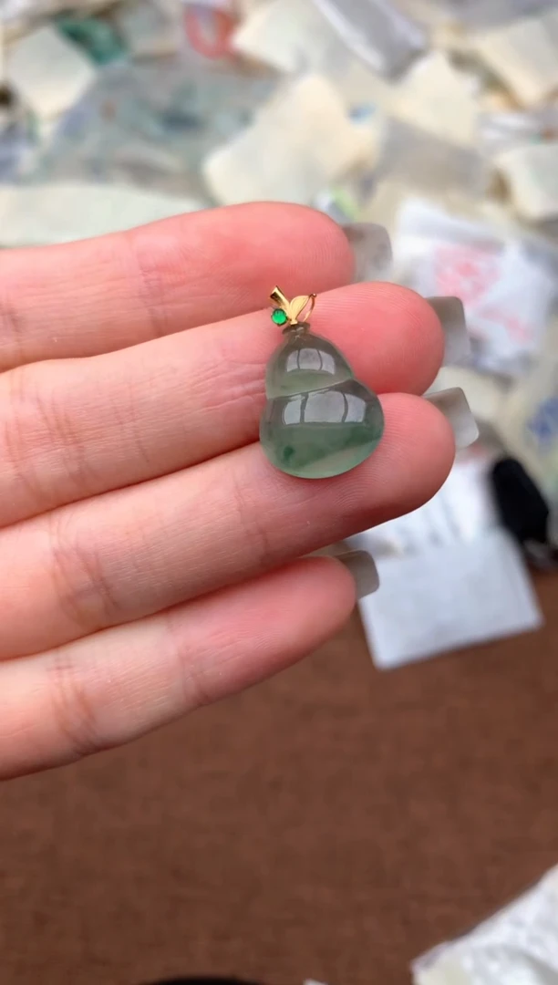 18K金镶嵌挂件翡翠—