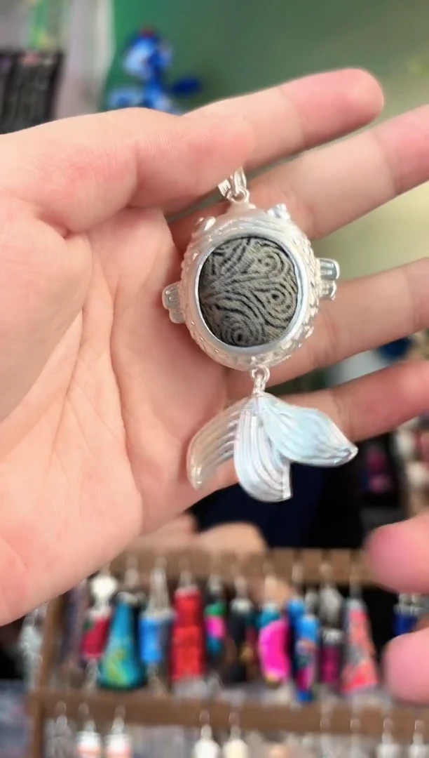 彩云南阁非遗老绣饰品652