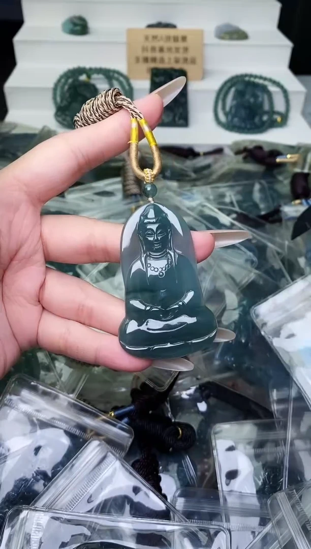 颈饰未镶嵌翡翠