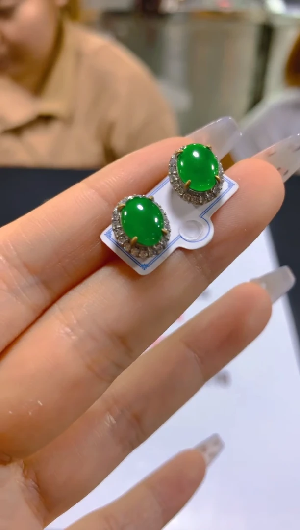 未镶嵌翡翠耳饰多样性发一