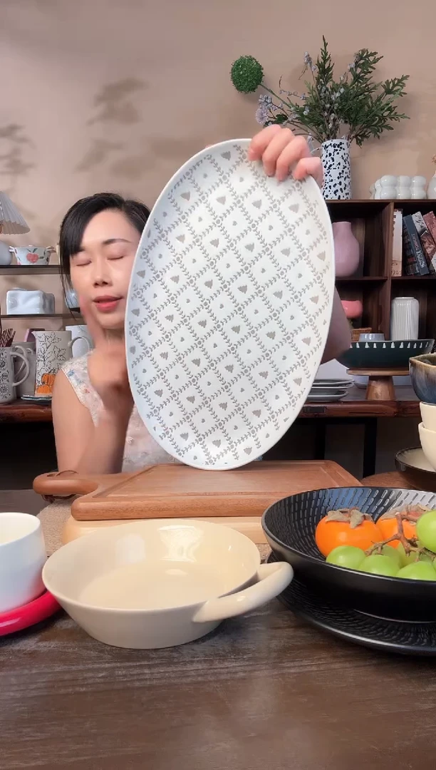 15英寸手绘小树大鱼盘微瑕