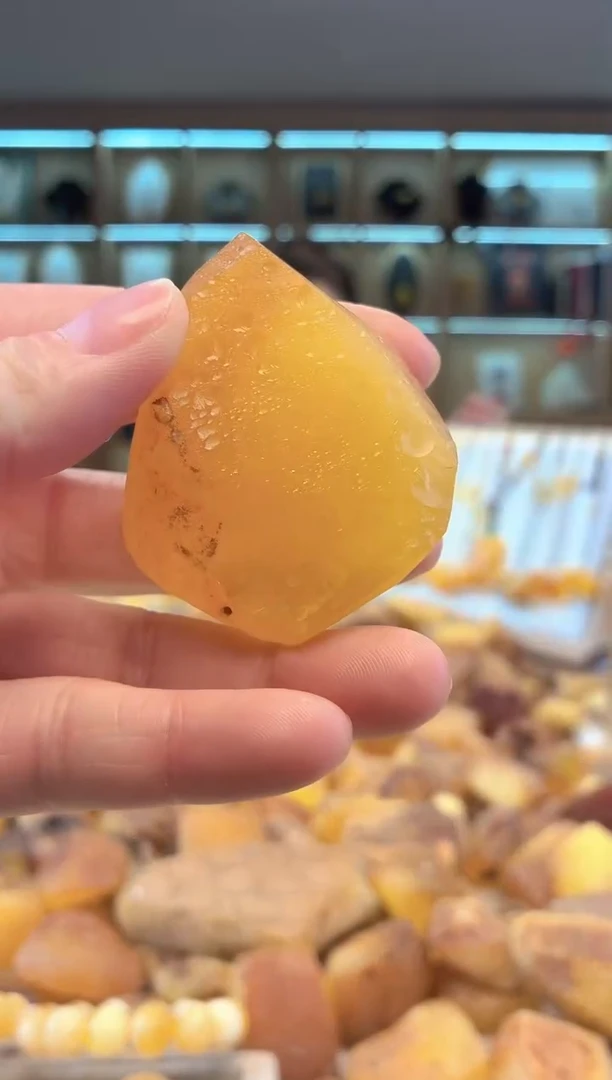 未镶嵌定制琥珀天然原矿蜜蜡现场打磨基地质检发货不退不换