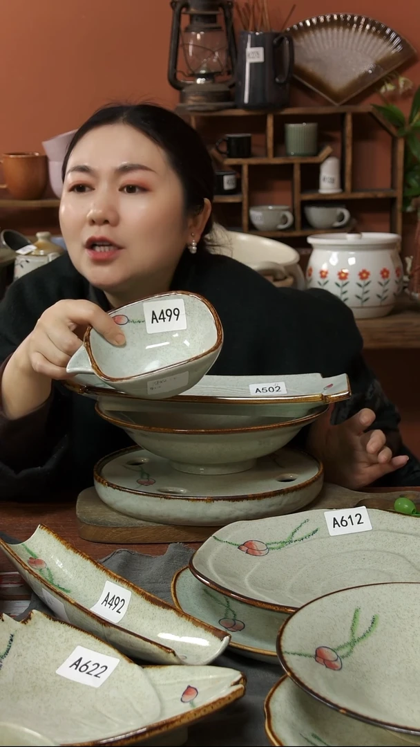 陶瓷A499 一只陶瓷带嘴方形碗可能微瑕