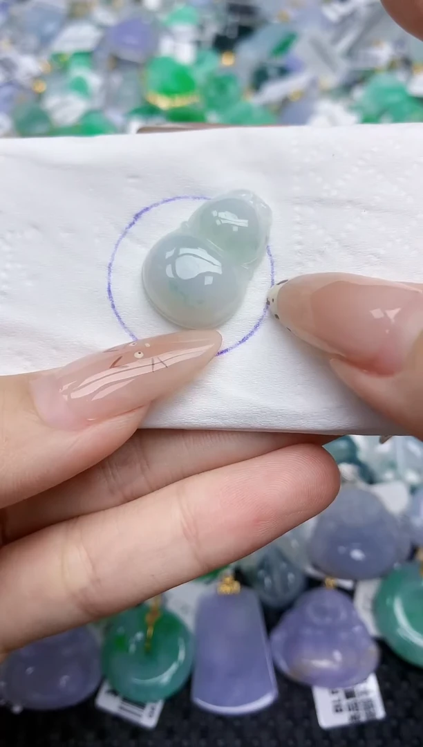 翡翠未镶嵌颈饰   天然翡翠A货