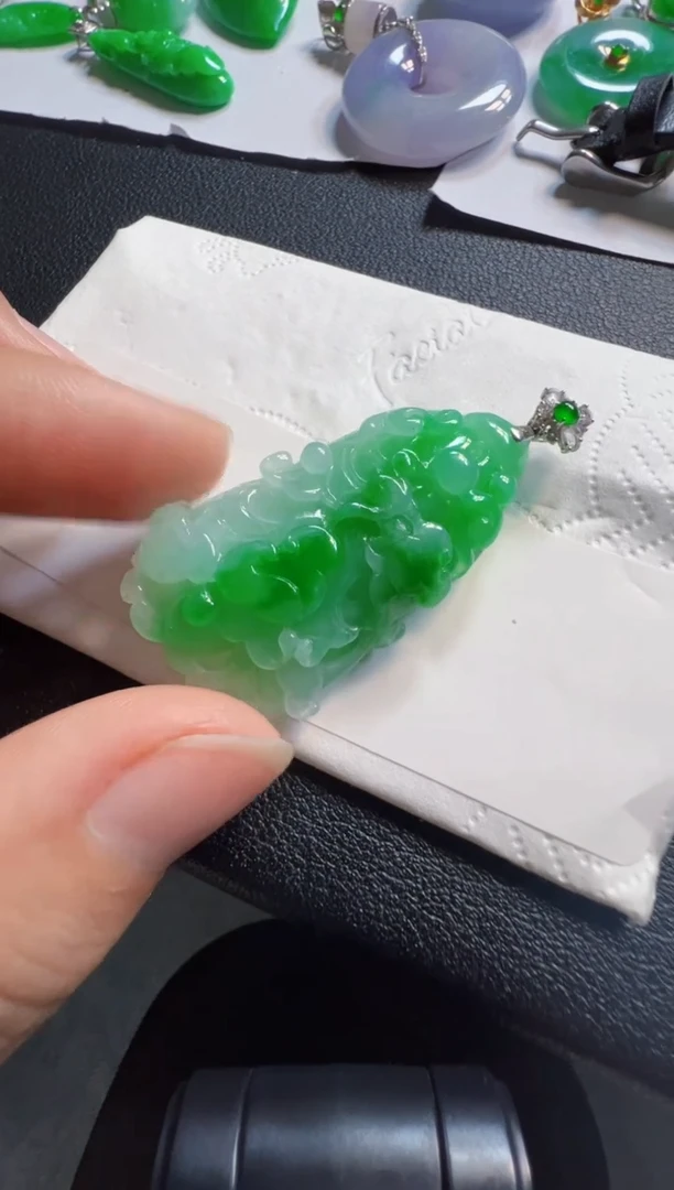 吊坠(不含链)18K金镶嵌翡翠7800