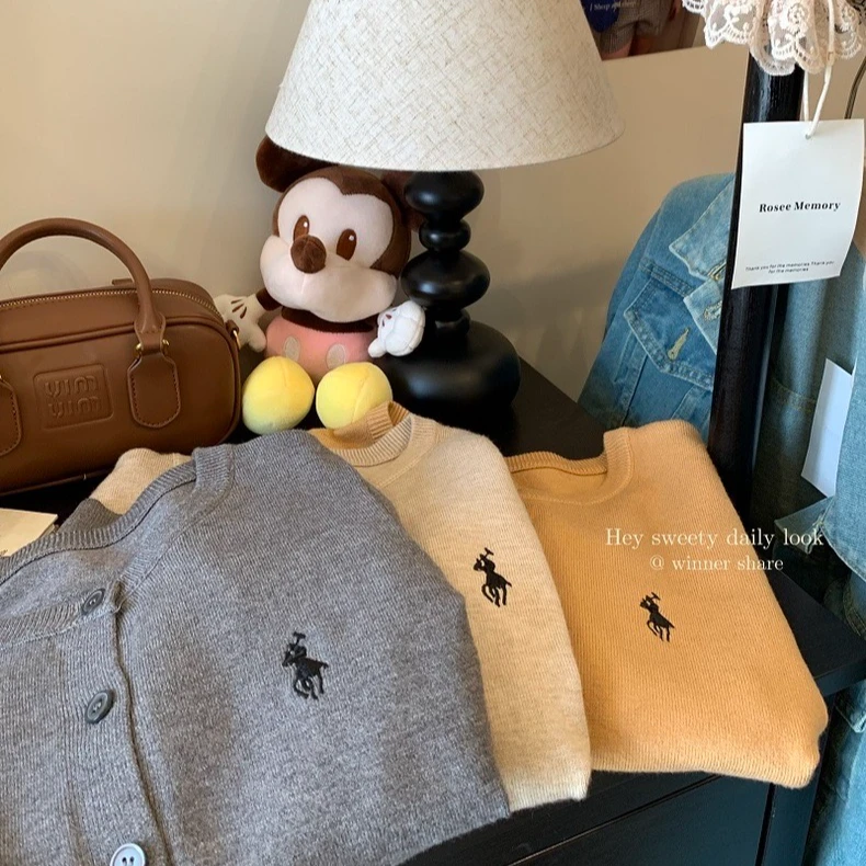 【大码优质版】软糯糯英伦简约风小马圆领针织开衫毛衣春秋内搭外套