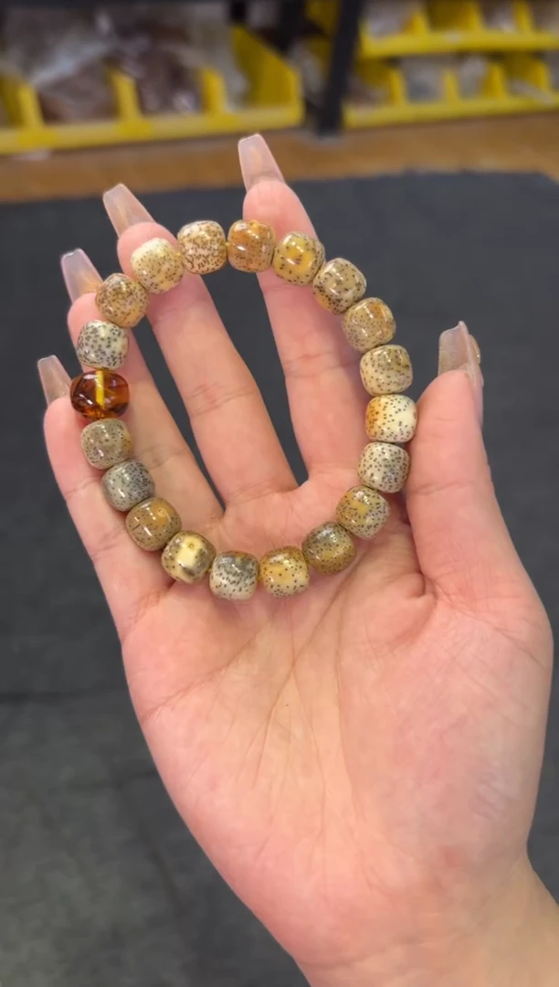 【闪购商品】琥珀手链未镶嵌    10mm星月火烧云琥珀设计款