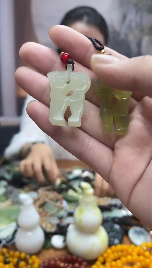 未镶嵌岫玉吊坠·