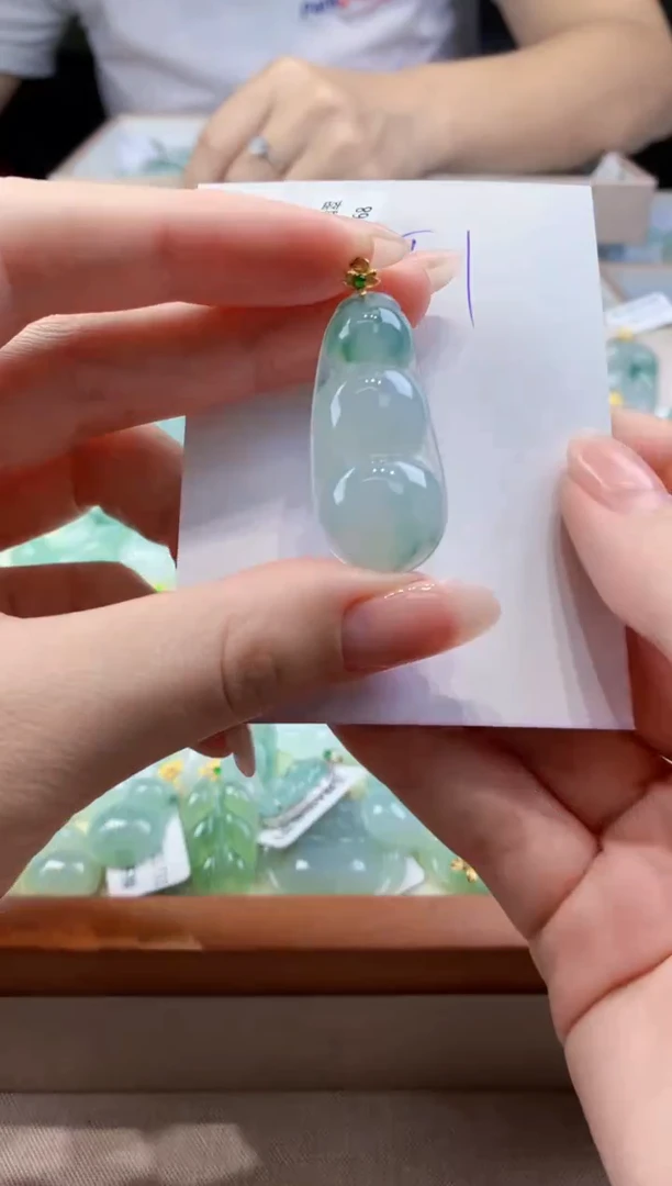 颈饰18K金镶嵌翡翠天然缅甸a货翡翠