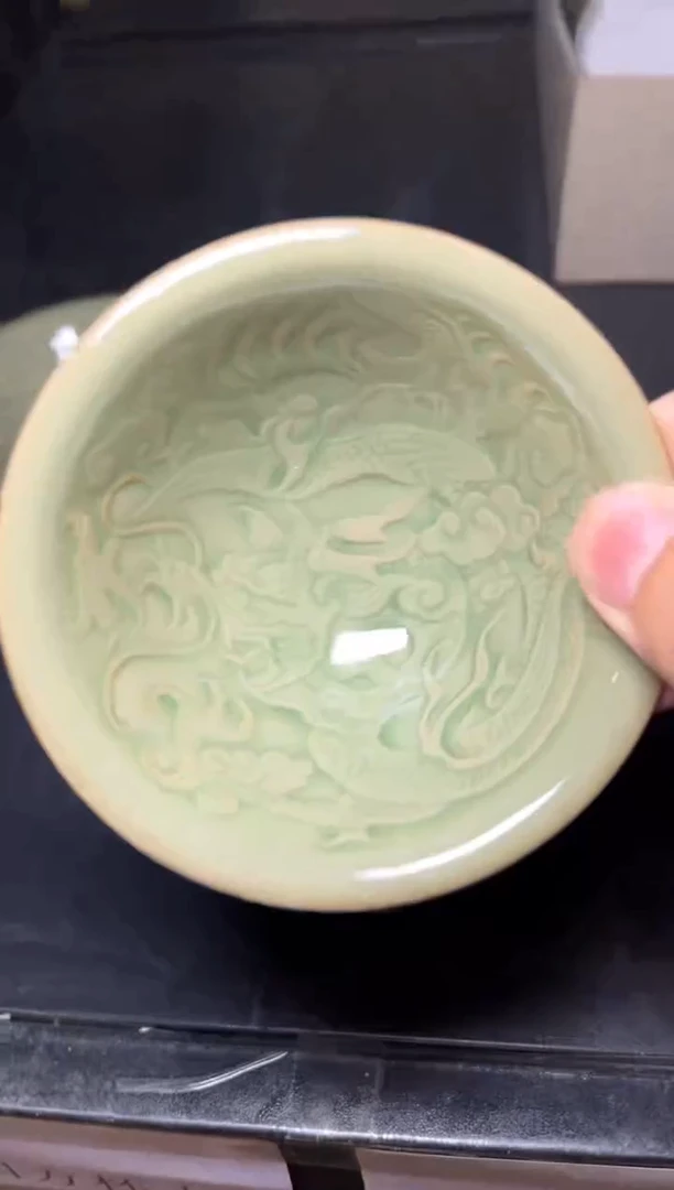 瓷微瑕双面花龙纹斗笠1只