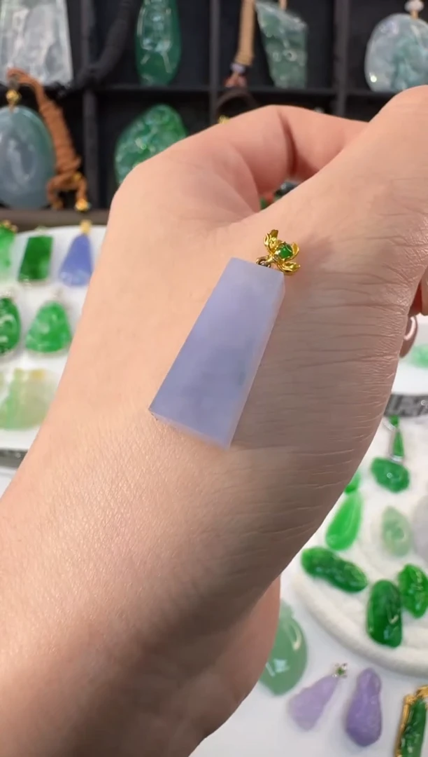 颈饰18K金镶嵌翡翠缅甸A货翡翠