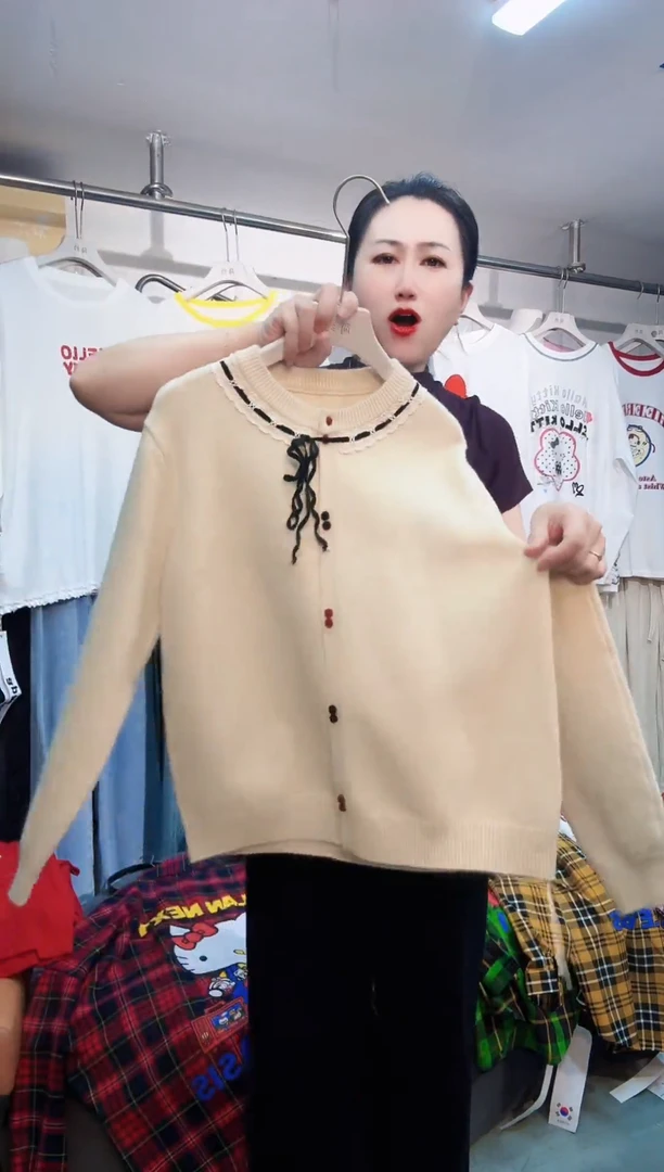 时尚潮流女装毛衣开衫