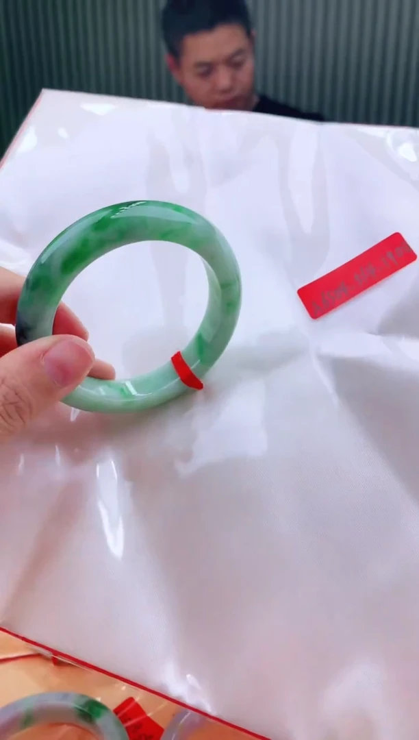 未镶嵌手镯翡翠51+